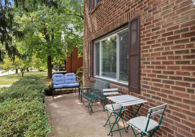Photo 3 of Single Family Residence at 1519 Bellevue Ave, Saint Louis, MO 63117 | MLS# MIS24056976 | | Sold on 2024-12-23