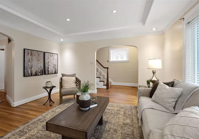 Photo 4 of Single Family Residence at 1519 Bellevue Ave, Saint Louis, MO 63117 | MLS# MIS24056976 | | Sold on 2024-12-23