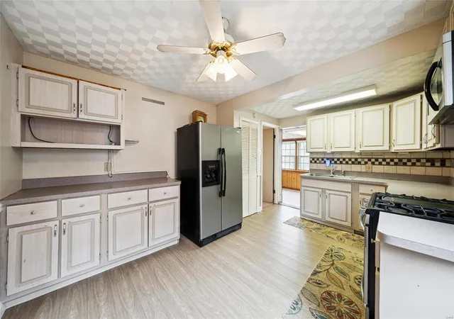 Photo 3 of Single Family Residence at 4330 Frieda Ave, Saint Louis, MO 63116 | MLS# MIS24057176 | | Sold on 2025-02-21