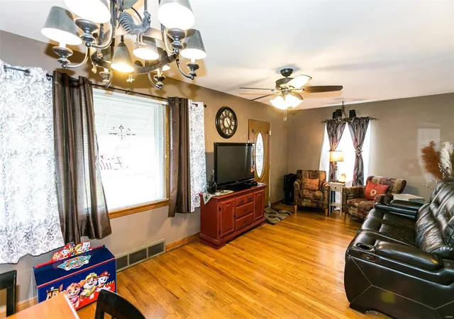 Photo 3 of Single Family Residence at 2178 Telegraph Rd, Saint Louis, MO 63125 | MLS# MIS24057336 | | Sold on 2025-02-26