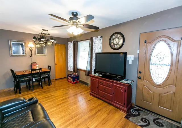 Photo 4 of Single Family Residence at 2178 Telegraph Rd, Saint Louis, MO 63125 | MLS# MIS24057336 | | Sold on 2025-02-26