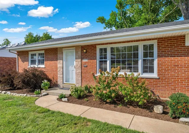 Photo 1 of Single Family Residence at 7119 Craighill Dr, Saint Louis, MO 63123 | MLS# MIS24057346 | | Sold on 2024-10-11