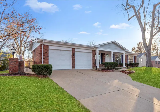 Photo 1 of Single Family Residence at 648 Tarrymore Ln, Saint Louis, MO 63122 | MLS# MIS24057428 | | Sold on 2025-01-15
