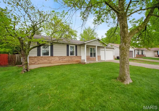 Photo 2 of Single Family Residence at 3028 Valley Ridge Dr, Saint Peters, MO 63376 | MLS# MIS24057527 |  | Sold on 2025-05-29