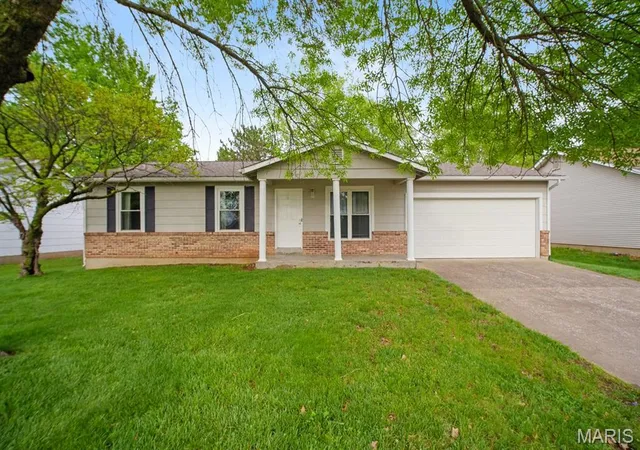 Photo 3 of Single Family Residence at 3028 Valley Ridge Dr, Saint Peters, MO 63376 | MLS# MIS24057527 |  | Sold on 2025-05-29