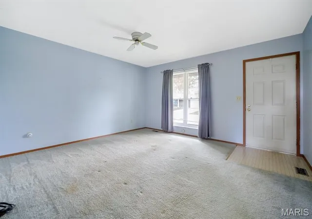 Photo 4 of Single Family Residence at 3028 Valley Ridge Dr, Saint Peters, MO 63376 | MLS# MIS24057527 |  | Sold on 2025-05-29