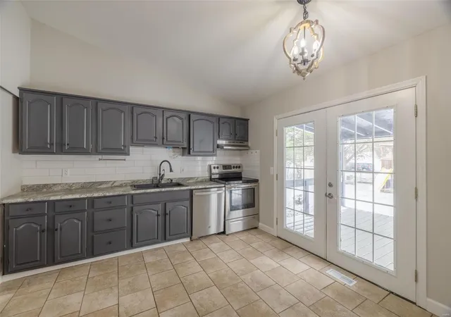 Photo 3 of Single Family Residence at 11 Ann Dr, Saint Peters, MO 63376 | MLS# MIS24057571 |  | Sold on 2025-01-30
