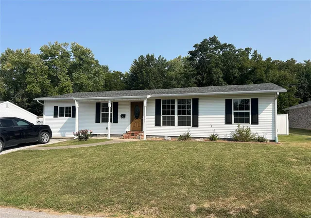 Photo 1 of Single Family Residence at 113 Hickory Street, Montgomery City, MO 63361 | MLS# MIS24057587 | | Sold on 2024-10-11