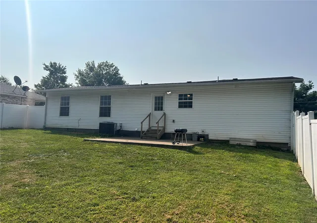 Photo 4 of Single Family Residence at 113 Hickory Street, Montgomery City, MO 63361 | MLS# MIS24057587 | | Sold on 2024-10-11