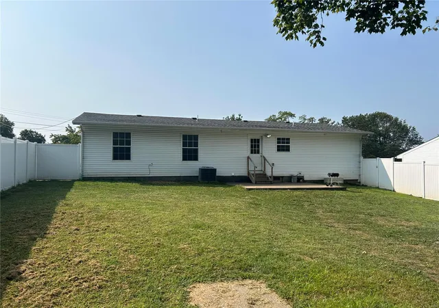 Photo 5 of Single Family Residence at 113 Hickory Street, Montgomery City, MO 63361 | MLS# MIS24057587 | | Sold on 2024-10-11