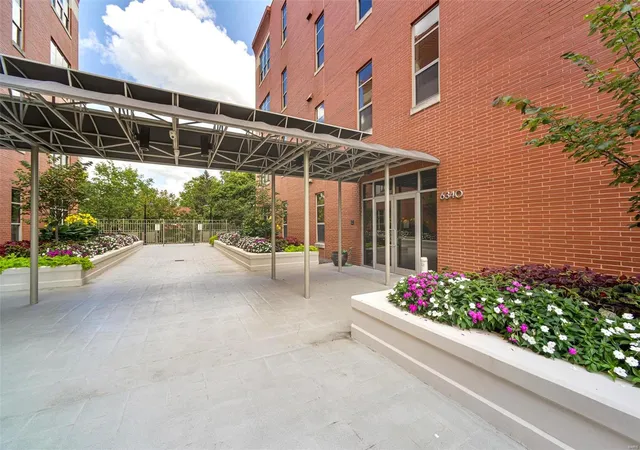 Photo 3 of Condominium at 6340 Clayton Rd #407, Saint Louis, MO 63117 | MLS# MIS24057589 | | Sold on 2024-11-13