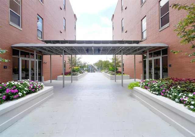 Photo 4 of Condominium at 6340 Clayton Rd #407, Saint Louis, MO 63117 | MLS# MIS24057589 | | Sold on 2024-11-13