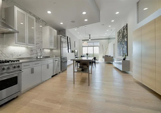 Photo 5 of Condominium at 6340 Clayton Rd #407, Saint Louis, MO 63117 | MLS# MIS24057589 | | Sold on 2024-11-13