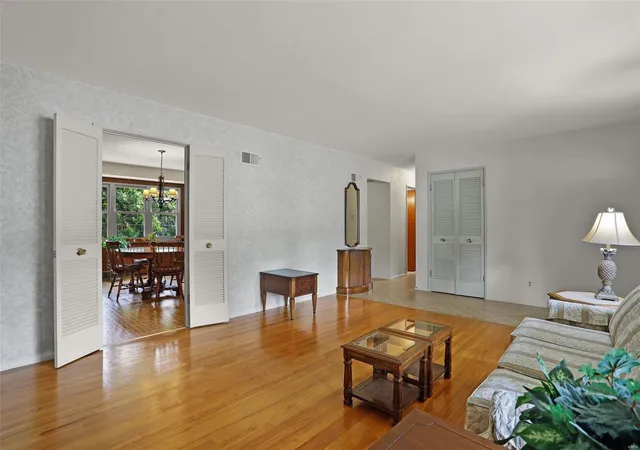 Photo 4 of Single Family Residence at 5296 Faro Dr, Saint Louis, MO 63128 | MLS# MIS24057800 |  | Sold on 2024-10-11