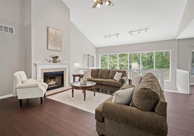 Photo 2 of Single Family Residence at 22 Woodmere Point Ct, Saint Charles, MO 63303 | MLS# MIS24058287 | | Sold on 2025-02-20