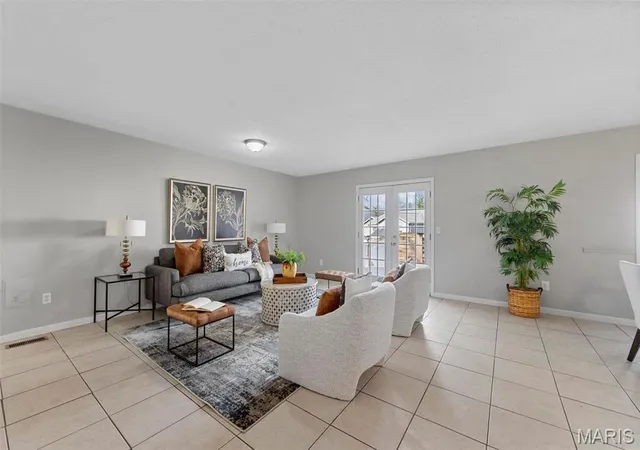 Photo 4 of Single Family Residence at 12817 Sandfield Dr, Saint Louis, MO 63146 | MLS# MIS24058749 |  | Sold on 2025-06-04