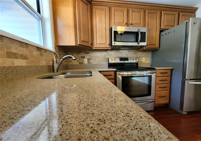 Photo 3 of Townhouse at 1701 Honeysuckle Dr #1, Saint Charles, MO 63303 | MLS# MIS24058759 | | Sold on 2024-12-19