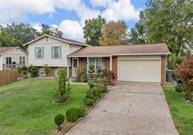 Photo 2 of Single Family Residence at 23 Elmdale Ln, Saint Peters, MO 63376 | MLS# MIS24059020 |  | Sold on 2025-01-10