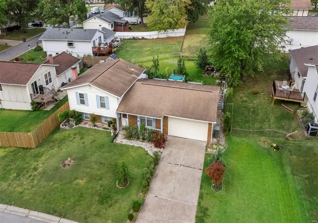 Photo 3 of Single Family Residence at 23 Elmdale Ln, Saint Peters, MO 63376 | MLS# MIS24059020 |  | Sold on 2025-01-10