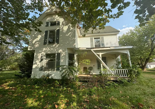Photo 1 of Single Family Residence at 205 S 4Th St, Shelbina, MO 63468 | MLS# MIS24059255 | | Sold on 2025-04-15