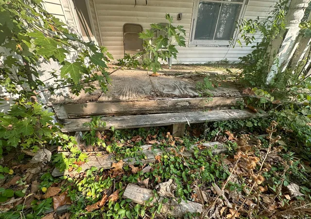 Photo 4 of Single Family Residence at 205 S 4Th St, Shelbina, MO 63468 | MLS# MIS24059255 | | Sold on 2025-04-15