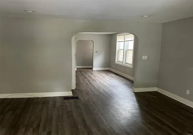 Photo 2 of Single Family Residence at 6222 Carlsbad Ave, Saint Louis, MO 63116 | MLS# MIS24059405 |  | Sold on 2024-11-14
