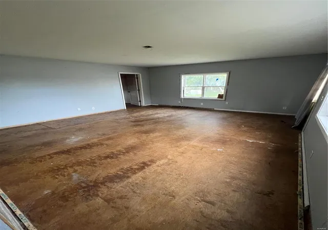 Photo 5 of Single Family Residence at 104 W Main, Essex, MO 63846 | MLS# MIS24059424 |  | Sold on 2025-05-08