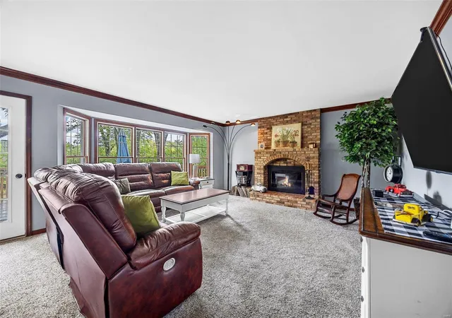 Photo 4 of Single Family Residence at 232 Hunters Pointe Dr, Saint Charles, MO 63304 | MLS# MIS24059906 | | Sold on 2024-12-27