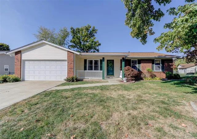 Photo 3 of Single Family Residence at 406 Kimberly Ln, Saint Peters, MO 63376 | MLS# MIS24059981 | | Sold on 2025-01-08