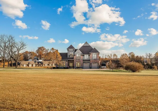 Single Family Residence at 9724 M- Meadow View Ln, Mountain Grove, MO 65711 | MLS# MIS24060021 | | Sold on 2025-01-31