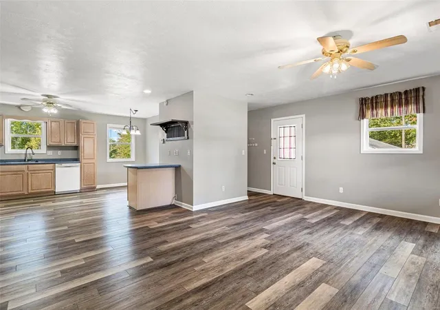 Photo 5 of Single Family Residence at 302 Spruce St, Fredericktown, MO 63645 | MLS# MIS24060055 | | Sold on 2025-01-03