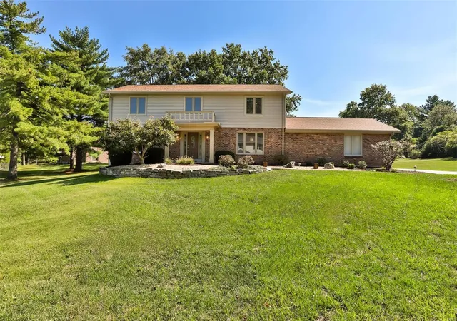 Photo 2 of Single Family Residence at 118 Petite Royale Ct, Saint Louis, MO 63141 | MLS# MIS24060255 | | Sold on 2025-02-13