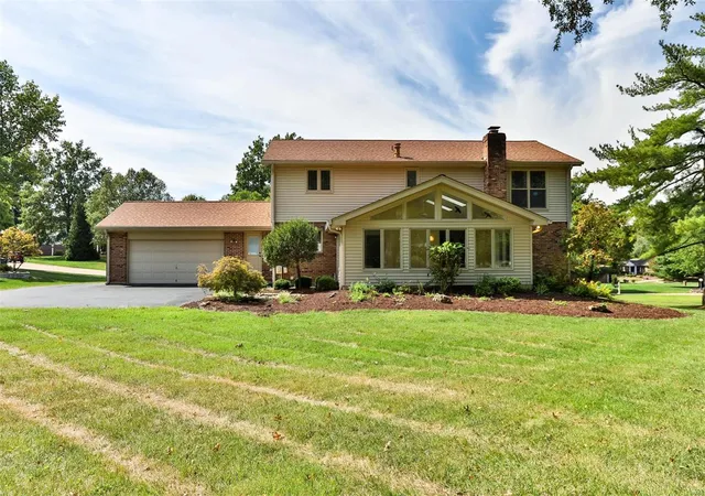 Photo 4 of Single Family Residence at 118 Petite Royale Ct, Saint Louis, MO 63141 | MLS# MIS24060255 | | Sold on 2025-02-13