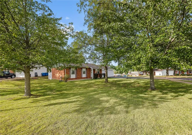 Photo 4 of Single Family Residence at 5243 Butler Hill Estates Dr, Saint Louis, MO 63128 | MLS# MIS24060554 | | Sold on 2024-12-19
