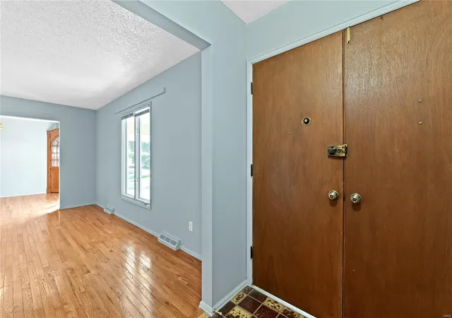Photo 4 of Single Family Residence at 12662 Whispering Hills Ln, Saint Louis, MO 63146 | MLS# MIS24060764 | | Sold on 2024-12-23
