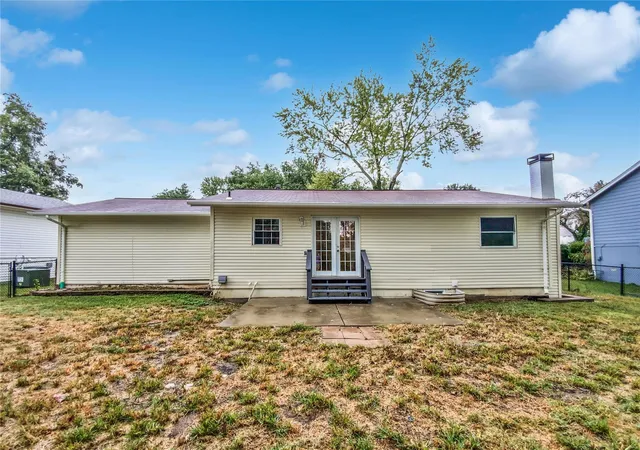 Photo 4 of Single Family Residence at 1517 Shadow Wood Dr, Saint Charles, MO 63303 | MLS# MIS24060823 |  | Sold on 2025-02-25