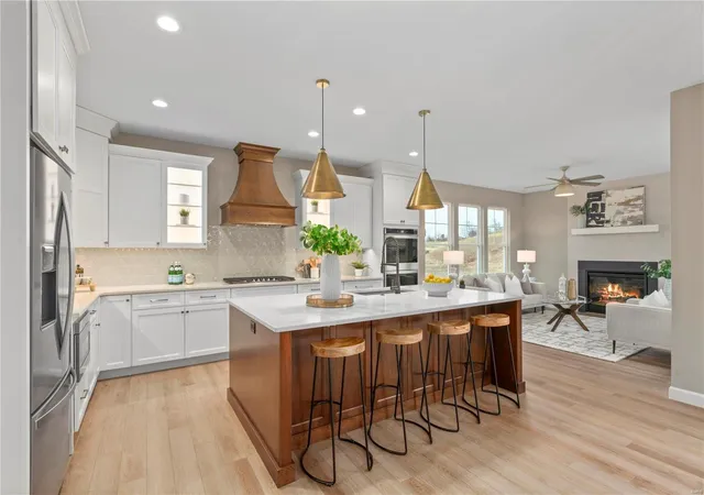 Photo 3 of Single Family Residence at 313 Clewer Park Ct, Lake Saint Louis, MO 63367 | MLS# MIS24060852 | | Sold on 2025-02-14
