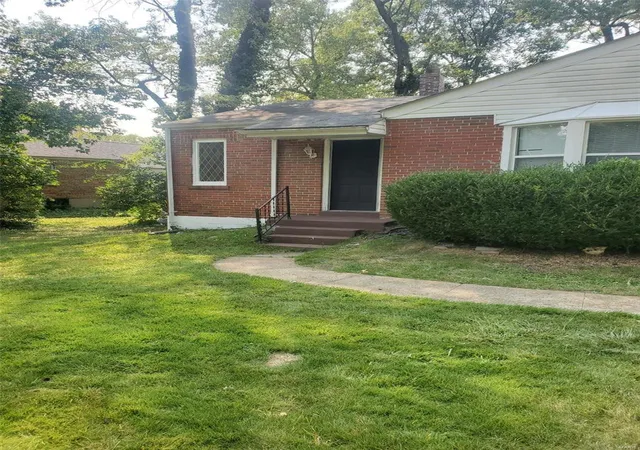 Photo 3 of Single Family Residence at 509 Thurston Ave, Saint Louis, MO 63134 | MLS# MIS24061181 | | Sold on 2025-04-14