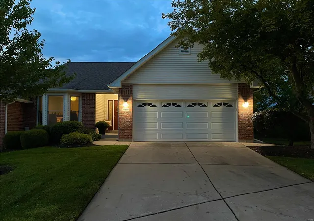 Photo 1 of Villa at 6 Summit Pointe Ct #1C, Saint Charles, MO 63301 | MLS# MIS24061356 | | Sold on 2024-12-27