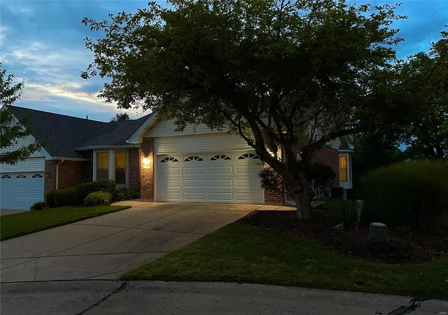 Photo 3 of Villa at 6 Summit Pointe Ct #1C, Saint Charles, MO 63301 | MLS# MIS24061356 | | Sold on 2024-12-27