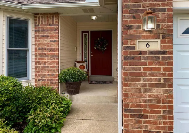 Photo 4 of Villa at 6 Summit Pointe Ct #1C, Saint Charles, MO 63301 | MLS# MIS24061356 | | Sold on 2024-12-27