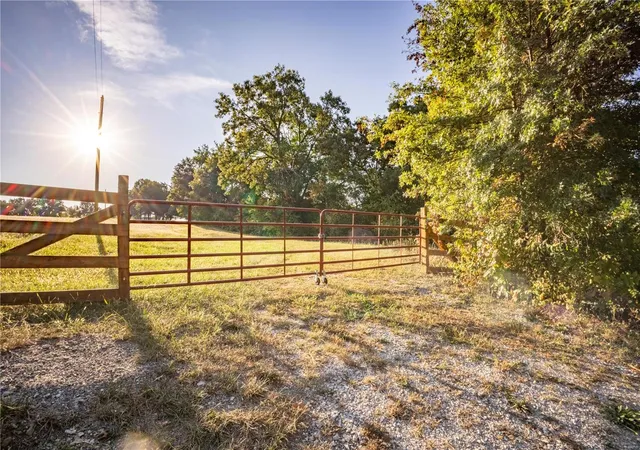 Photo 3 of Farm at 22040 Route Mm, Shelbina, MO 63468 | MLS# MIS24061458 | | Sold on 2025-01-02