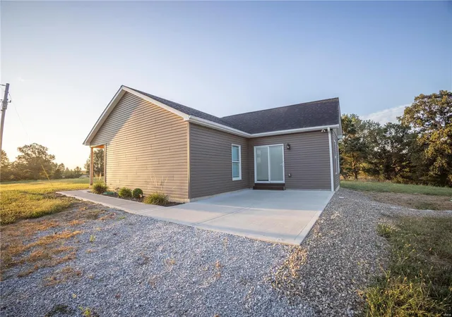 Photo 5 of Farm at 22040 Route Mm, Shelbina, MO 63468 | MLS# MIS24061458 | | Sold on 2025-01-02