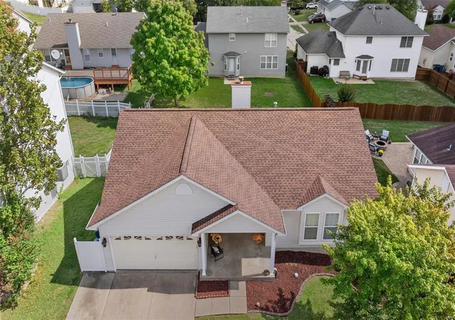 Photo 2 of Single Family Residence at 160 Whetstone Dr, Saint Charles, MO 63303 | MLS# MIS24061703 | | Sold on 2025-02-12
