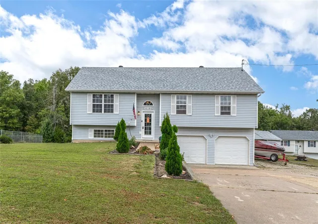 Single Family Residence at 15395 Top Dr, Saint Robert, MO 65584 | MLS# MIS24061825 | | Sold on 2025-02-06