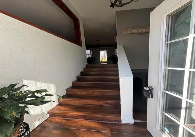 Photo 4 of Single Family Residence at 15395 Top Dr, Saint Robert, MO 65584 | MLS# MIS24061825 | | Sold on 2025-02-06