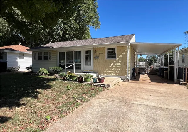 Photo 1 of Single Family Residence at 7924 Oakdale St, Saint Louis, MO 63123 | MLS# MIS24062191 |  | Sold on 2025-01-03