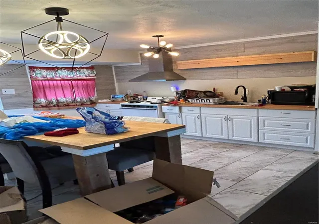 Photo 2 of Single Family Residence at 453 Shepley Dr, Saint Louis, MO 63137 | MLS# MIS24062281 | | Sold on 2025-02-07
