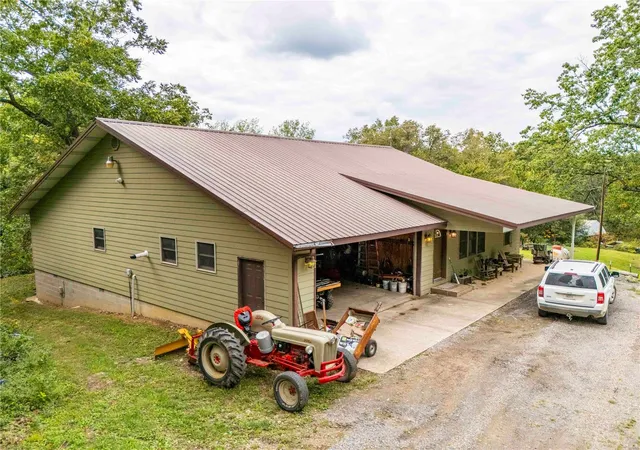 Photo 5 of Farm at 21967 County Road 510, Bloomfield, MO 63825 | MLS# MIS24062330 |  | Sold on 2024-12-19