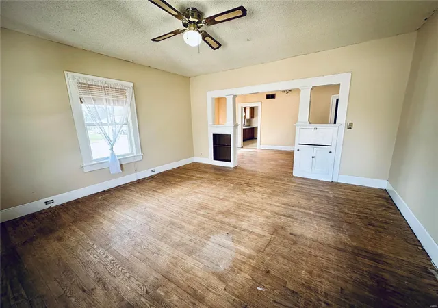 Photo 3 of Single Family Residence at 219 S Davis St, Monroe City, MO 63456 | MLS# MIS24062438 | | Sold on 2025-01-10